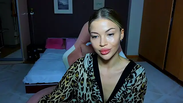 Snapshot of EmmyMills chatting on 3, 2, 2025 EmmyMills online show from 3, 2, 2025