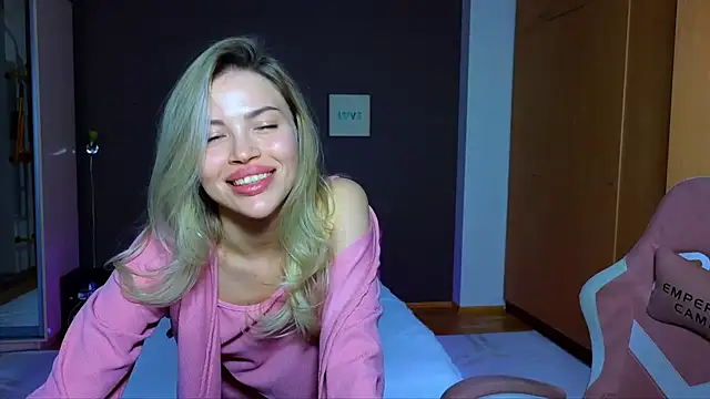 Snapshot of EmmyMills chatting on 12, 2, 2025 EmmyMills online show from 12, 2, 2025