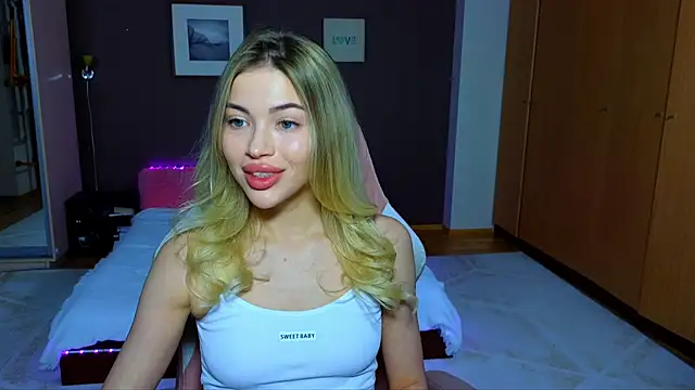 Snapshot of EmmyMills chatting on 19, 2, 2025 EmmyMills online show from 19, 2, 2025