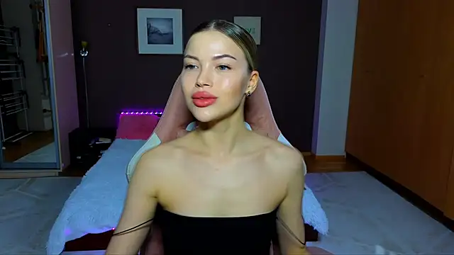 Snapshot of EmmyMills chatting on 23, 2, 2025 EmmyMills online show from 23, 2, 2025