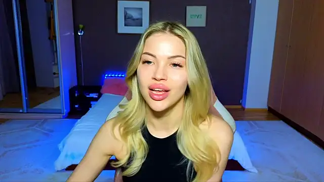 Snapshot of EmmyMills chatting on 22, 3, 2025 EmmyMills online show from 22, 3, 2025