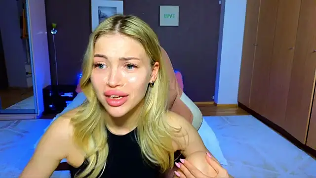 Snapshot of EmmyMills chatting on 23, 3, 2025 EmmyMills online show from 23, 3, 2025