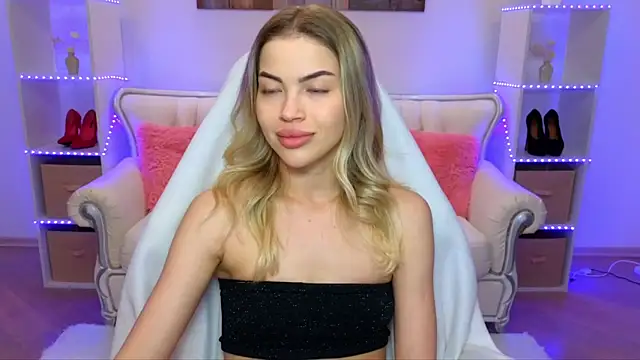 Snapshot of EmmyMills chatting on 2, 12, 2025 EmmyMills online show from 2, 12, 2025