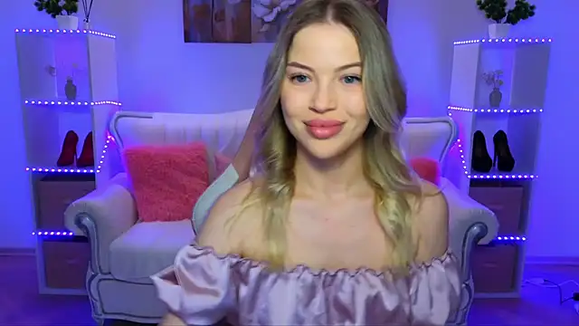 Snapshot of EmmyMills chatting on 9, 1, 2026 EmmyMills online show from 9, 1, 2026