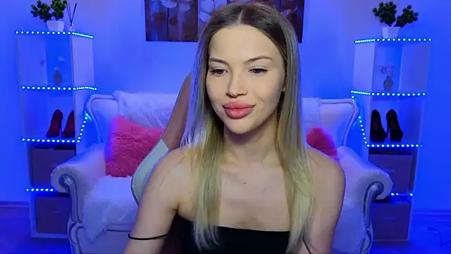 Snapshot of EmmyMills chatting on 12, 1, 2026 EmmyMills online show from 12, 1, 2026