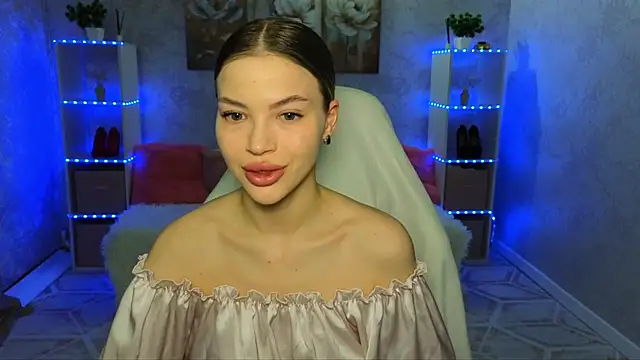 Snapshot of EmmyMills chatting on 6, 2, 2026 EmmyMills online show from 6, 2, 2026