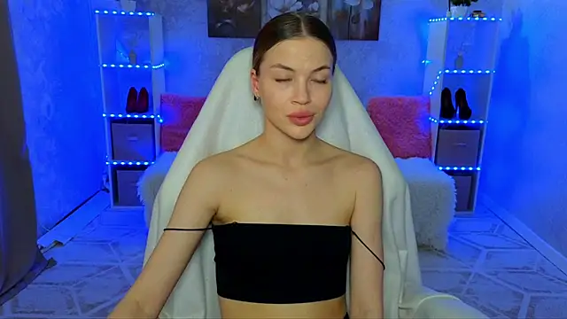 Snapshot of EmmyMills chatting on 8, 2, 2026 EmmyMills online show from 8, 2, 2026