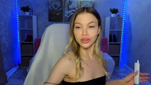 Snapshot of EmmyMills chatting on 20, 2, 2026 EmmyMills online show from 20, 2, 2026