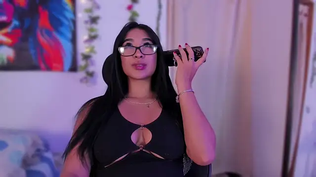 Snapshot of BellaHarllow chatting on 6, 12, 2024 BellaHarllow online show from 6, 12, 2024