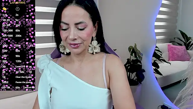 Snapshot of veronika_naughty chatting on 17, 11, 2025 veronika naughty online show from 17, 11, 2025