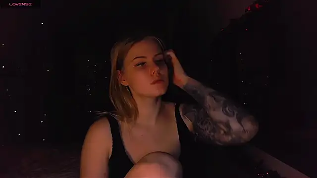 VoluptuousDreams online show from 1, 2, 2025