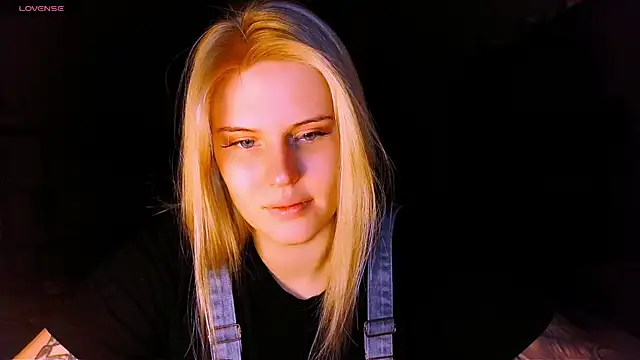 VoluptuousDreams online show from 6, 3, 2025