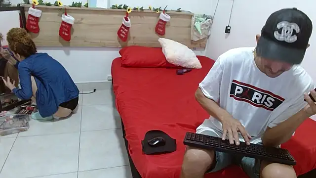 Snapshot of Zamu_1992 chatting on 17, 12, 2024 Zamu 1992 online show from 17, 12, 2024