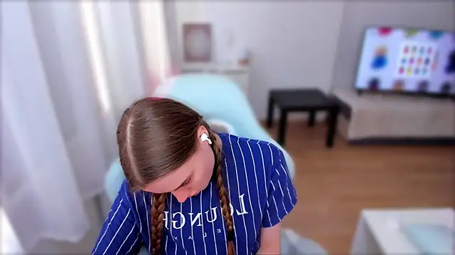 StellaLawless online show from 9, 3, 2025