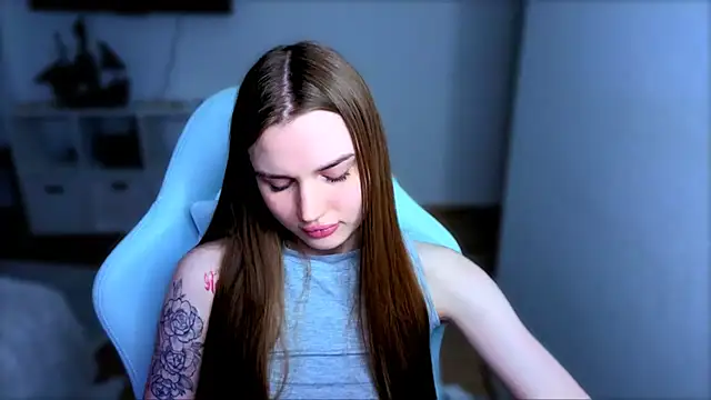 StellaLawless online show from 4, 12, 2025