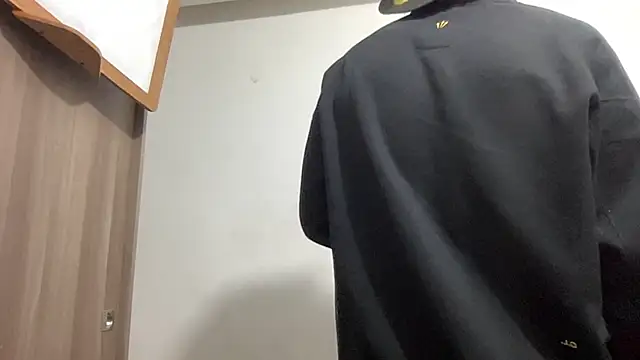 Snapshot of bob_petterson chatting on 6, 1, 2025 bob petterson online show from 6, 1, 2025