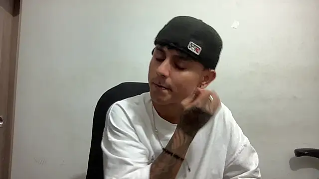 Snapshot of bob_petterson chatting on 11, 1, 2025 bob petterson online show from 11, 1, 2025