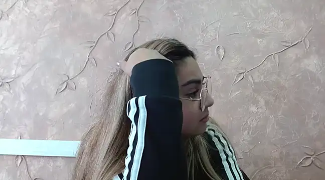 Miabonnett  online show from 10, 2, 2025