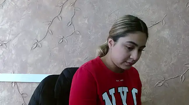 Miabonnett  online show from 11, 3, 2025