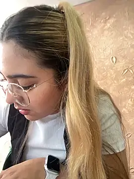 Miabonnett  online show from 21, 3, 2025