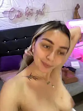 Snapshot of emma_oxford chatting on 20, 12, 2024 emma oxford online show from 20, 12, 2024