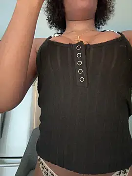 Snapshot of Black_Dolll chatting on 5, 3, 2025 Black Dolll online show from 5, 3, 2025