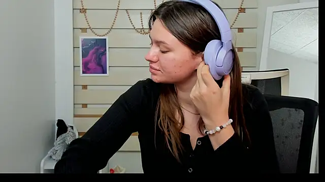 Josephine Kiss online show from 22, 1, 2025