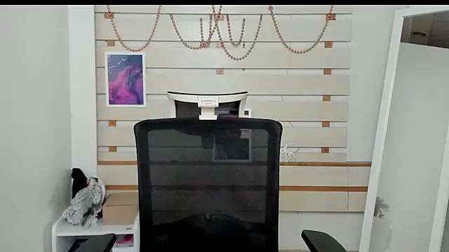 Josephine Kiss online show from 30, 1, 2025