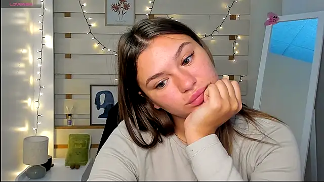 Josephine Kiss online show from 4, 10, 2025