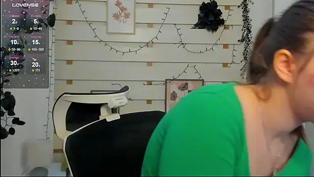 Josephine Kiss online show from 7, 2, 2026