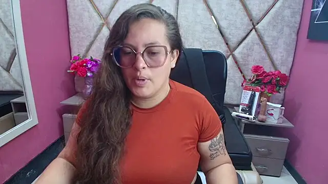 SaraThomso online show from 15, 12, 2025