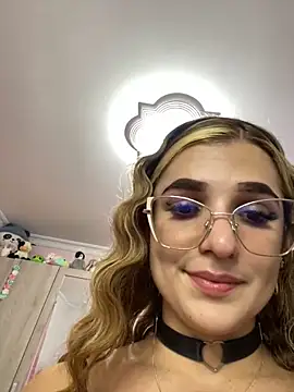 Snapshot of caroline_jonson chatting on 14, 12, 2024 caroline jonson online show from 14, 12, 2024