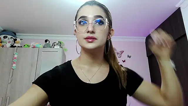 Snapshot of caroline_jonson chatting on 19, 12, 2024 caroline jonson online show from 19, 12, 2024