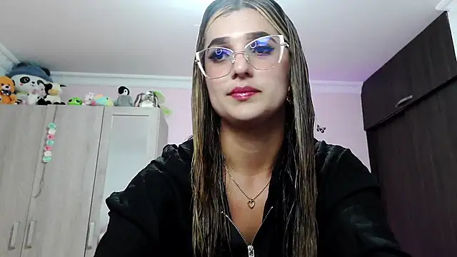 Snapshot of caroline_jonson chatting on 3, 1, 2025 caroline jonson online show from 3, 1, 2025