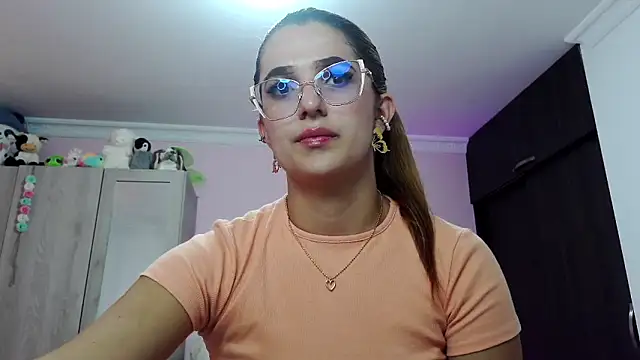 Snapshot of caroline_jonson chatting on 15, 1, 2025 caroline jonson online show from 15, 1, 2025