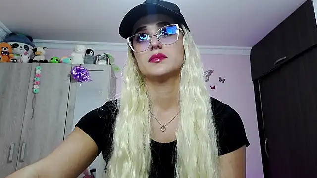Snapshot of caroline_jonson chatting on 23, 2, 2025 caroline jonson online show from 23, 2, 2025
