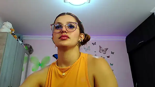 Snapshot of caroline_jonson chatting on 28, 9, 2025 caroline jonson online show from 28, 9, 2025