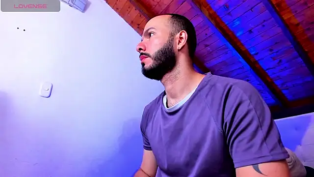 Tom Bailey online show from 6, 4, 2026