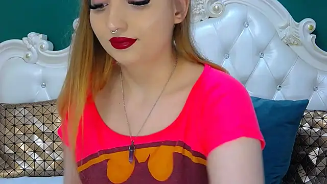 Snapshot of ArielBurn chatting on 8, 2, 2025 ArielBurn online show from 8, 2, 2025