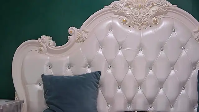 Snapshot of ArielBurn chatting on 12, 10, 2025 ArielBurn online show from 12, 10, 2025