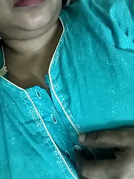 Snapshot of cuteyqueen chatting on 7, 12, 2024 cuteyqueen online show from 7, 12, 2024