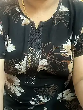 Snapshot of cuteyqueen chatting on 19, 12, 2024 cuteyqueen online show from 19, 12, 2024