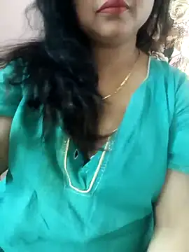 Snapshot of cuteyqueen chatting on 8, 3, 2025 cuteyqueen online show from 8, 3, 2025