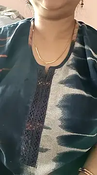 Snapshot of cuteyqueen chatting on 17, 3, 2025 cuteyqueen online show from 17, 3, 2025