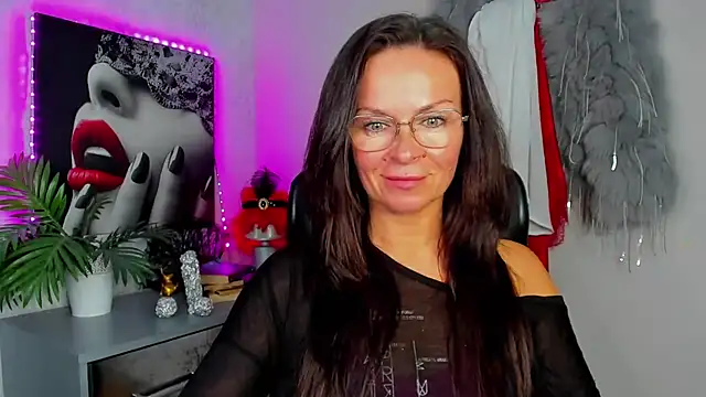 Snapshot of HelenLuxx chatting on 15, 6, 2026 HelenLuxx online show from 15, 6, 2026