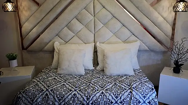 Snapshot of leslyflorez chatting on 9, 2, 2025 leslyflorez online show from 9, 2, 2025