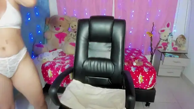 Dana Jeins online show from 5, 12, 2025