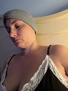 Snapshot of MilfyMrsRobinson chatting on 26, 5, 2026 MilfyMrsRobinson online show from 26, 5, 2026
