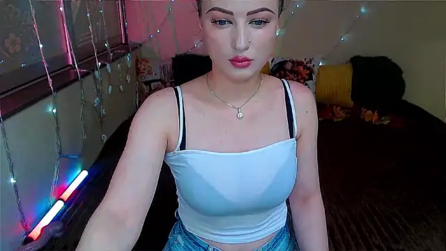 Snapshot of LizaSenri chatting on 13, 10, 2025 LizaSenri online show from 13, 10, 2025