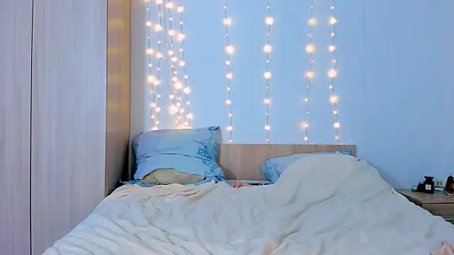 Snapshot of evelinal_ove chatting on 13, 2, 2025 evelinal ove online show from 13, 2, 2025